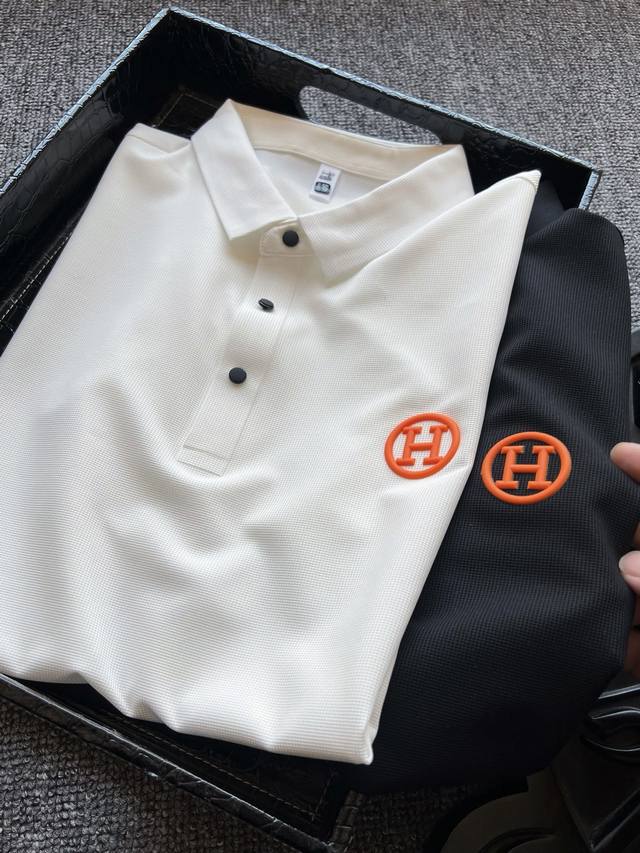 顶级无缝蚕丝！ 人气爆款！Hermes 爱马仕专柜爆款冰氧锦氨蚕丝无痕短袖Polo衫！恒隆在售万元级，款号：7701 爱马仕家今年最新冰氧蚕丝锦氨面料！表层带蜂