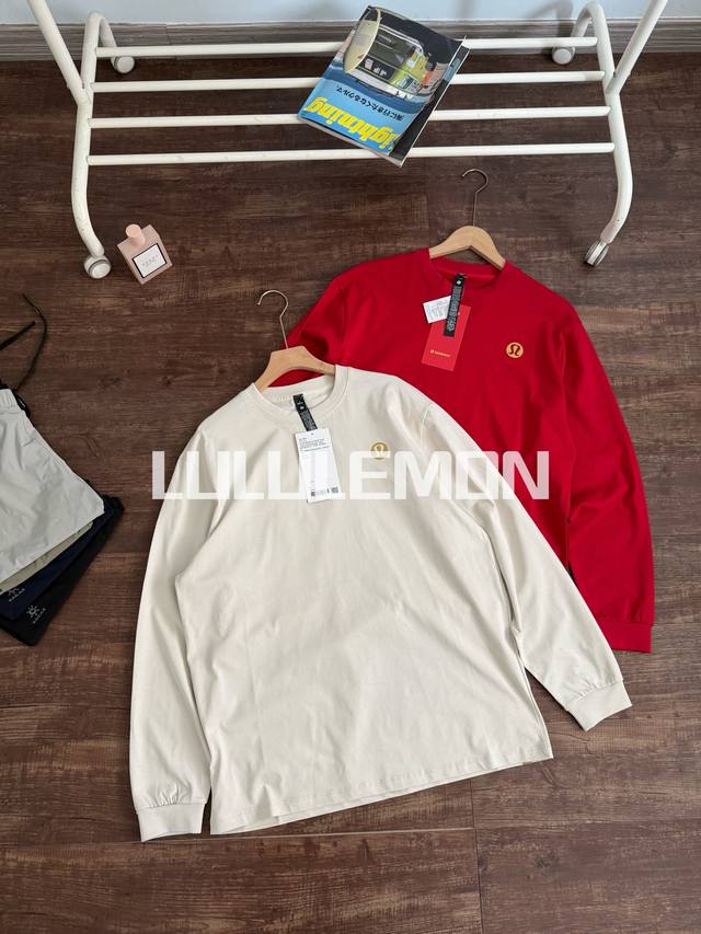 2025新年款露露Lululemon Heavyweight男士高克重棉质针织长袖T恤*新年款Lm3Fpps 该款男士高克重棉质针织长袖T恤新年款 领口为罗纹