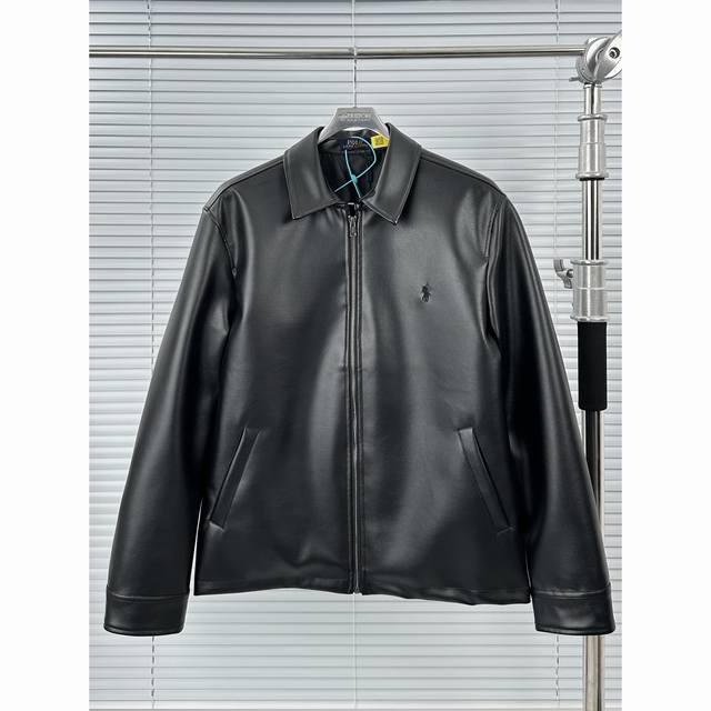 小马皮衣 黑色 S-M-L-Xl Polo Ralph Lauren 拉链纯色翻领长袖皮衣 拉夫劳伦小马皮衣｜经典与工艺的完美结合 这款拉夫劳伦小马皮衣以定制仿
