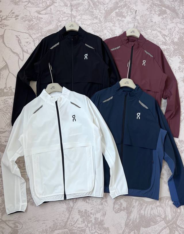 颜色：黑色 白色 桑葚紫 午夜蓝 尺码：M-3X L On昂跑 Weather Jacket Insulated 男款轻量破风马拉松跑步夹克外套 皮肤风衣外套。