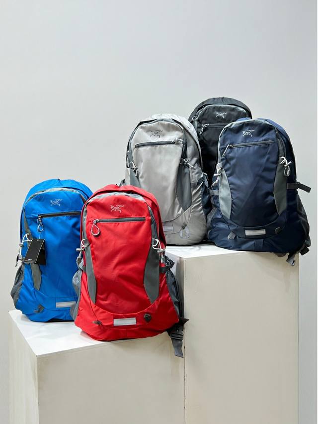 Arc'teryx鸟家新款40L户外登山旅游背包 颜色：黑色 灰色 藏青 红色 蓝色 实力装载 探索户外风景 一包多用 满足多种需求 野营 徒步 旅游 登山等适
