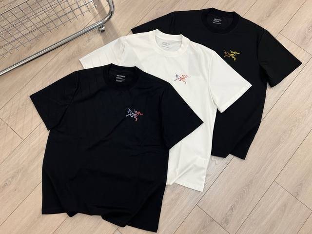 高品质 品名：始祖鸟 Arc'teryx 24S 彩色渐变印花新款后背大鸟Logo宽松男女同款圆领纯棉短袖T恤 版型；宽松版 面料：330G全棉精梳棉 颜色：