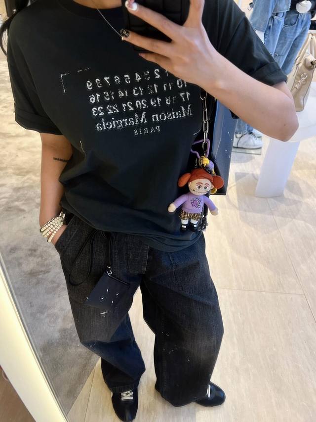 Maisonmargiela马吉拉数字Logo短袖T恤 代购订单 原版购入开发 货号与Yb一致～ 面料是26支纱170克100%全棉平纹面料 两色全部经过水洗磨