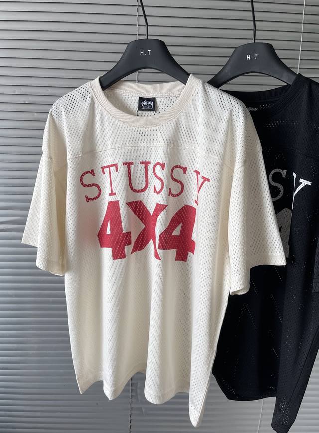 白敬亭同款 Stussy斯图西 夏日运动系列 网眼布印花圆领套头短袖T恤 男女同款 -宽松版型 -男女同款 -运动网布面料 -外搭款式，不建议贴身穿着 -印花图