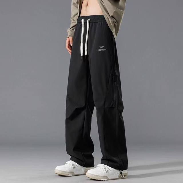 上新 Arc'teryx 始祖鸟伞兵裤 男女同款 海外专柜机能休闲裤，防水冲锋裤，小红书主播推荐，上身质感满满，版型立体，完美修饰腿型，可随意日常搭配，不费劲就