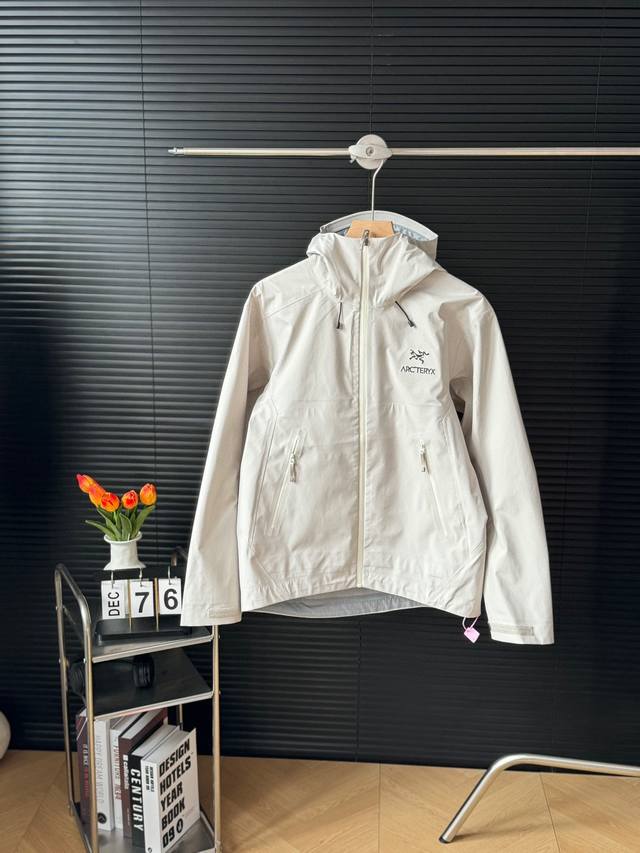 特价 剩余米白 Xl Arc‘Teryx始祖鸟 Beta Lt Gore-Tex 防水 男子 冲锋衣Gore-Tex 男女情侣款硬壳冲锋衣 户外 机能 防风 防