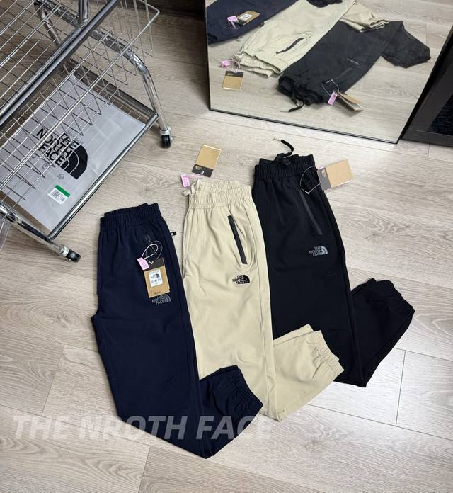 上新 -25Ss春季新款The Nroth Face 北面三色刺绣情侣束脚休闲裤- 颜色：黑色 藏青 卡其 尺码：M-3Xl 优质面料不仅耐磨耐穿，而且透气性极