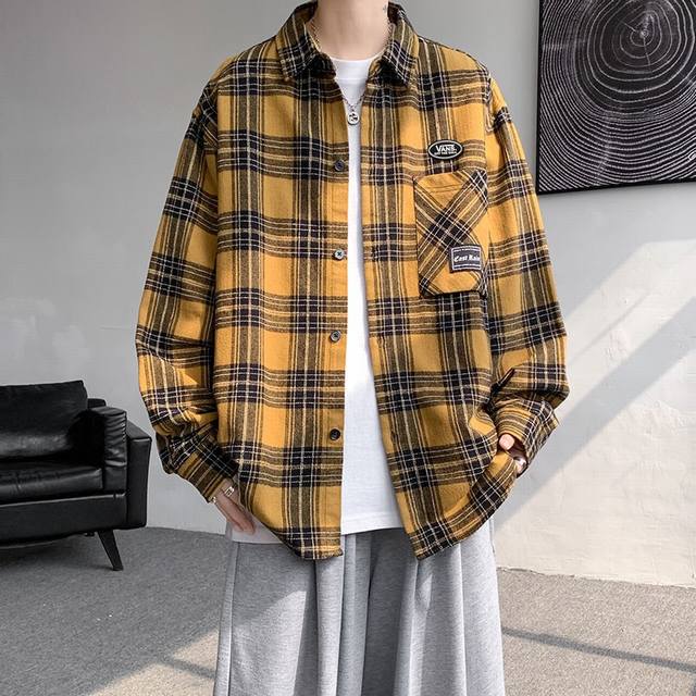 上新 。 Vans 万斯 海外版美式复古花格子长袖衬衫衬衣上衣外套 经典三色齐发，都是当季最流行的小清新色调，胸前贴布口袋设计，简约又不简单，袋口万斯贴标Log