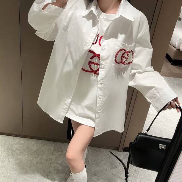 新品上新 Gucc* 古弛 字母印花钉钻衬衫 高级定制 新款Gucci*古弛印花打钻钉衬衫 款号：00108 颜色：白 黑 尺码：S-M-L S80-95斤 M