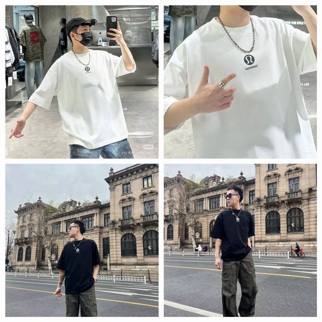 Lululemon 24Ss春夏新款 小标反光印花宽松字母图案男女同款圆领纯棉短袖T恤 宽松版330G全棉精梳棉 颜色： 黑色-白色 尺码M-L- Xl 胸围