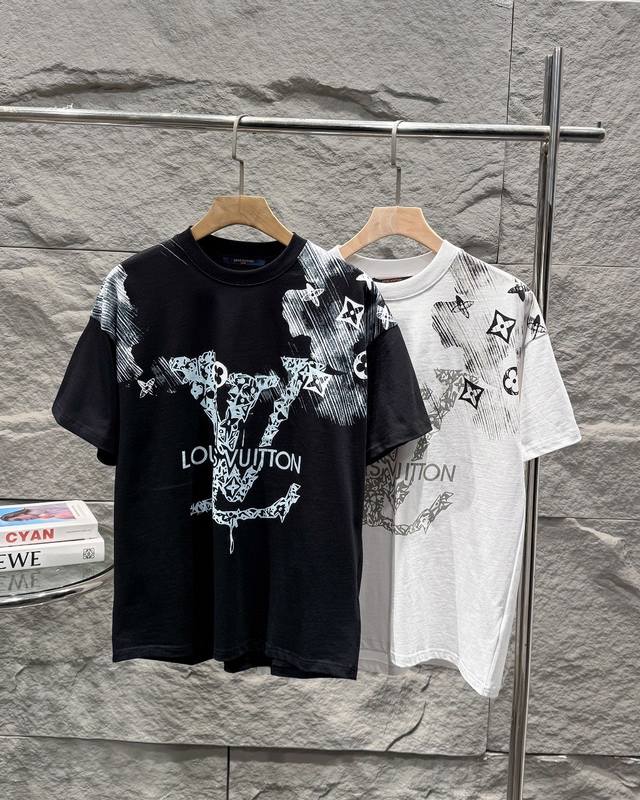 拿货 路易威登 Louis Vuitton 2025新款 泼墨拉浆印花字母Logo圆领T恤 高版本高品质原版面料 网红明星同款 260G高克重 32支双纱面料