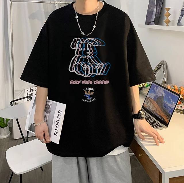 上新 Adidas 阿迪三叶草夏季专柜新品卡通炫彩兔大印花圆领短袖T恤，男女同款。 Ins网红爆款短袖T恤，各大网红上身自留款！简直不要太好看了！无论单穿还是内