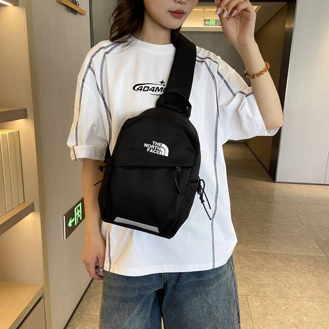 The North Face北面 男女同款运动休闲斜挎包街头潮流简约百搭胸包户外健身跑步挎包手机零钱包 尺寸:31×21×11