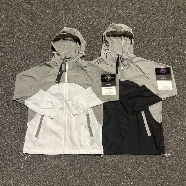 新款拼接速干防晒衣实拍图！ Stone Island 石头岛连帽全拉链机能户外防风防水防紫外线防晒衣外套 实拍图！ 面料采用高品质防风防水放紫外线 机能拉链设计