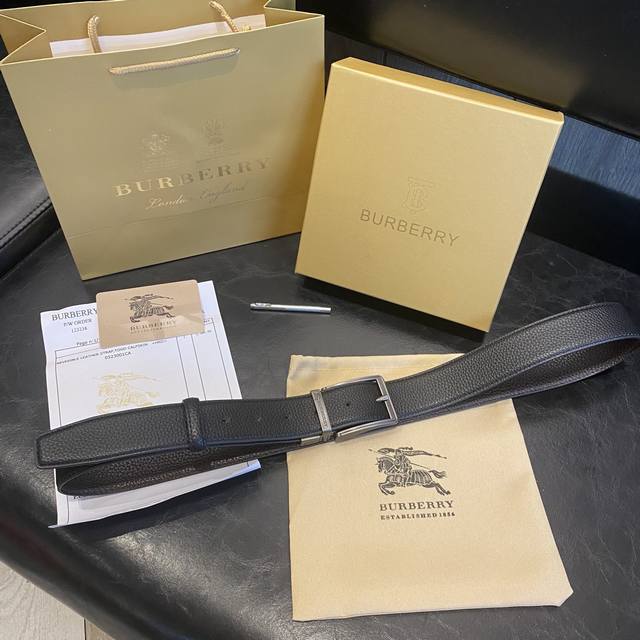 Burberry巴宝莉经典情侣款黑色荔枝纹腰带精品奢华腰带！最近的爆款真的很多，我想说我推荐给大家的都是绝对爆款！！弄到好的东西必须第一时间给大家分享。包装专柜