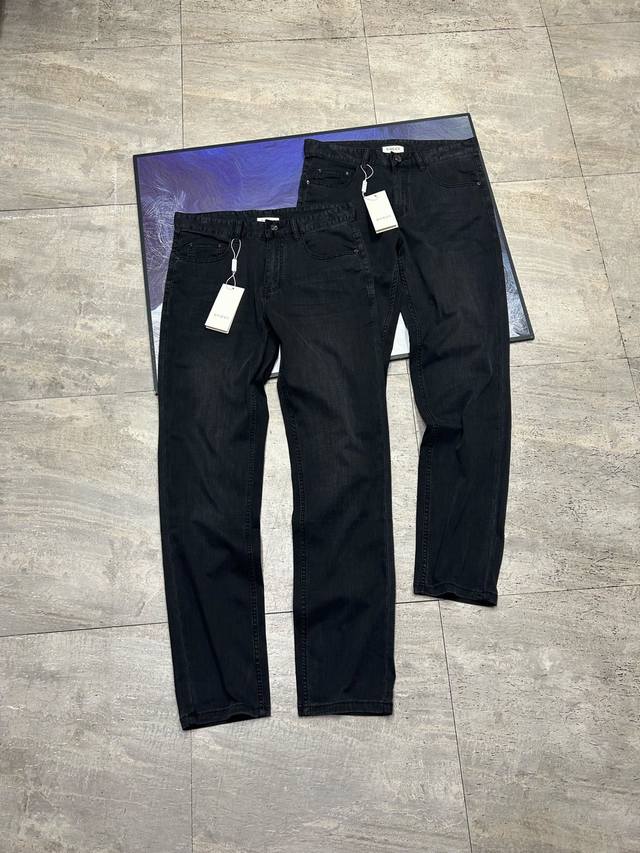 Gucci 古驰春夏新款修身弹力小脚水洗纯棉牛仔裤， 100%客供丹宁牛仔布！重工水洗，品相完美到极致... 修身小直筒的版型，弹力非常大，舒适感没得说上身非常