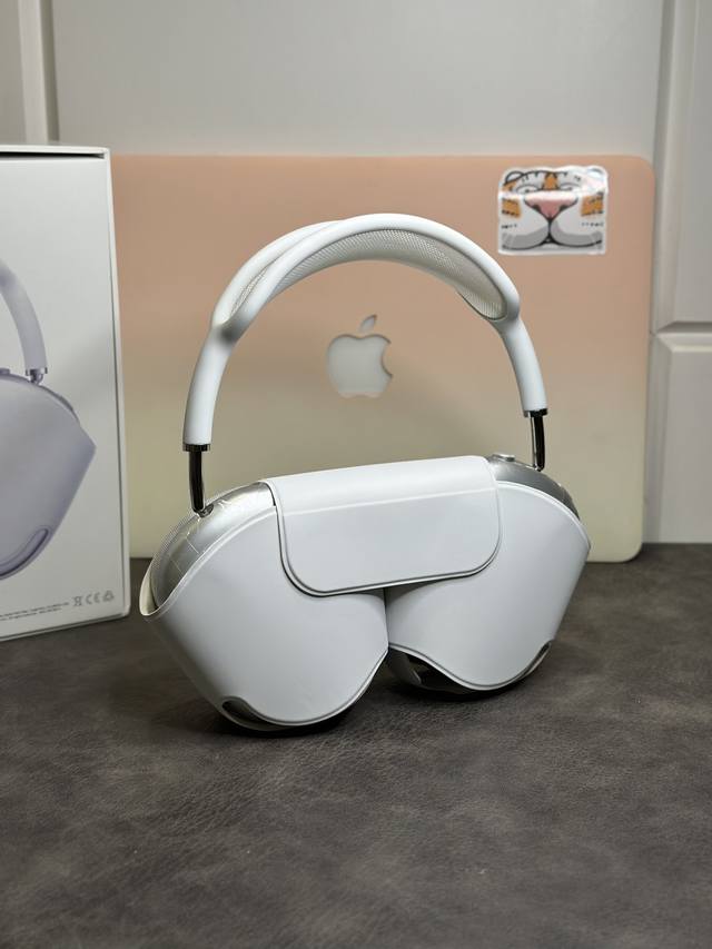 全新首发供货 银色款 苹果Airpodsmax 头戴式耳机 原厂版 最新固件版本 全面升级音质 续航长达20小时！ 目前唯一一款支持主动降噪的版本 原厂开模 1