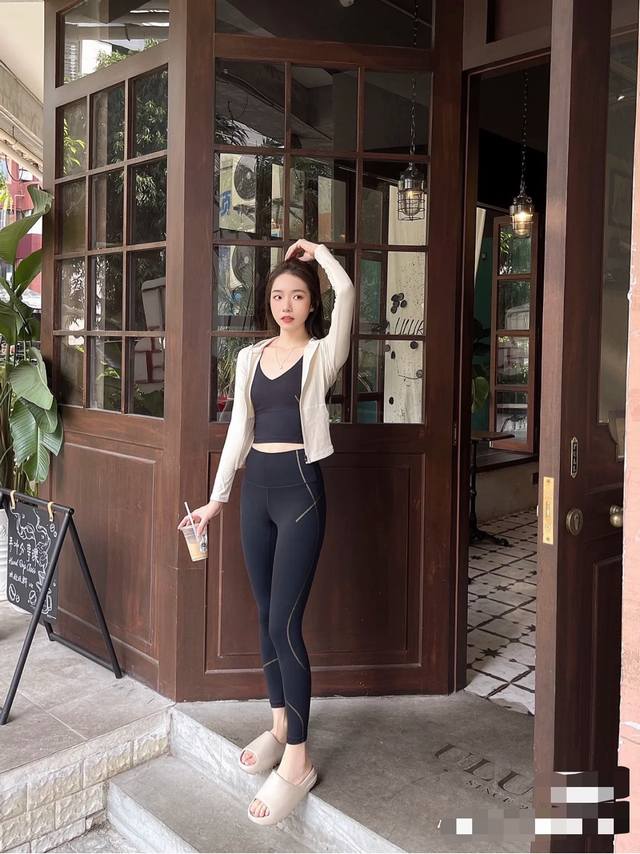 特价 瑜伽裤 黑金缝线特别款 上身参考！