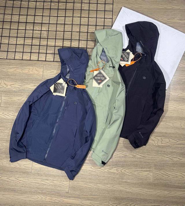 可隆 Kolon Sport 秋款三色户外休闲外套防风水透气轻量硬壳冲锋衣 男女同款 1柜款夹克 新款在售3900+ 高品质 ，科技面料 防风防水 ，轻量化设计