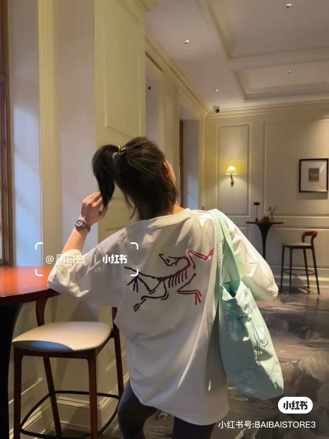 始祖鸟 Arc'teryx 24S 彩色渐变印花新款后背大鸟Logo宽松男女同款圆领纯棉短袖T恤 宽松版，330G全棉精梳棉 颜色：黑色 白色 尺码M-L- X