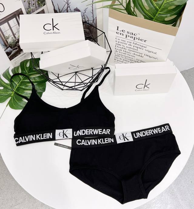 正品代购版Calvin内裤女背心式运动套装美背纯棉无钢圈防震舒适Ck小标复古运动内裤内衣套装！ 运动套装 辣妹都爱 谁穿谁辣 不怪直男我也喜欢 不买就后悔系列，