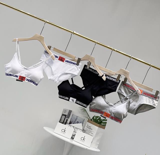 正品代购版Calvin内裤女背心式运动套装美背纯棉无钢圈防震舒适Ck小标复古运动内裤内衣套装！ 运动套装 辣妹都爱 谁穿谁辣 不怪直男我也喜欢 不买就后悔系列，