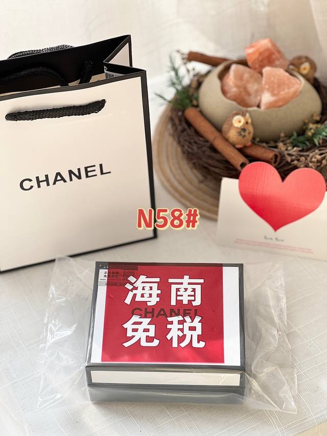 配中文标 #光是包装精致的足以令人窒息！ Ch Nel香奶奶N58正装口红限定礼盒 掌柜重磅推荐给大家！买到就是赚到！正儿八经的渠D货源！每盒都带海南离岛免税商