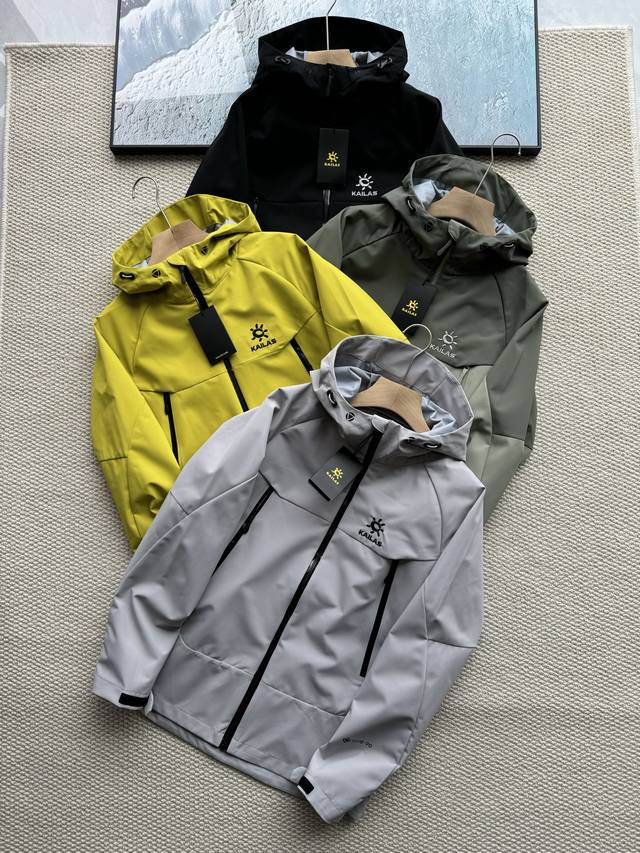 Kailas凯乐石软壳衣透气连帽户外登山徒步外套， 采用Mammut Softech Tm弹性软壳面料，经过不含Pfc的Dwr处理，不仅耐脏防泼水，且具有良好的