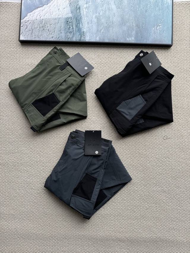 Arc'teryx 始祖鸟25Ss春季新款刺绣户外运动工装裤！ 鸟家侧边双口袋户外工装裤 ！渠道首发 腿部处鸟家重工田岛Logo标识、醒目低调！ 男士超帅气的机