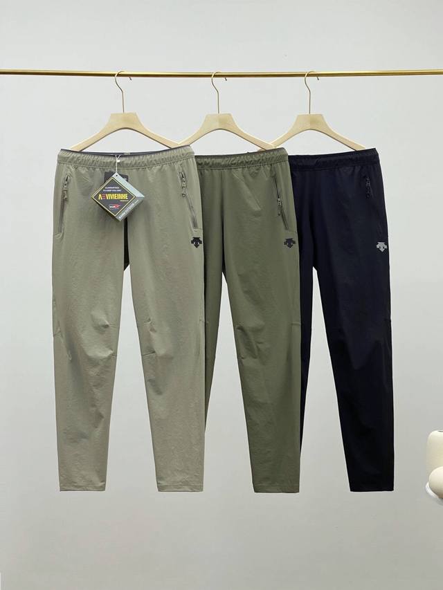 Descente 迪桑特 夏季新款速干修身透气，薄款三防软壳男士冲锋裤！ 夏天必备的一款户外裤子！ 骑行 登山 钓鱼软壳裤 男女冲锋裤 微弹力穿着舒适科技面料