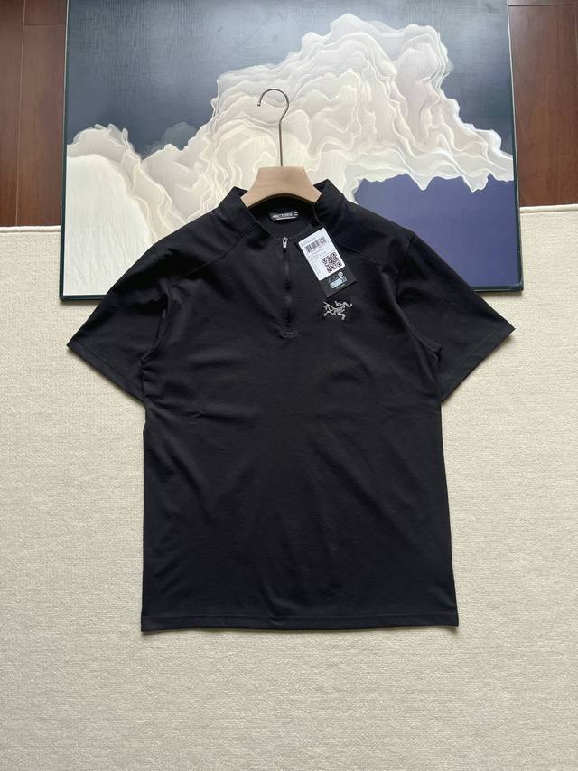始祖鸟 Arc‘Teryx男士纯色立领半拉链短袖T！高品质户外运动休闲T恤，立领跑步健身透气速干衣半拉链上衣轻薄 透气、弹力 、速干吸湿排汗保持凉爽短袖！ 面料