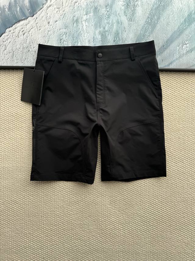 始祖鸟Arc'teryx 夏季男子户外刺绣梭织软壳短裤五分裤 很硬的一批货，面料质感做工品相都相当完美，懂货的兄弟一眼就看的出... 客供机能户外速干面料，除了