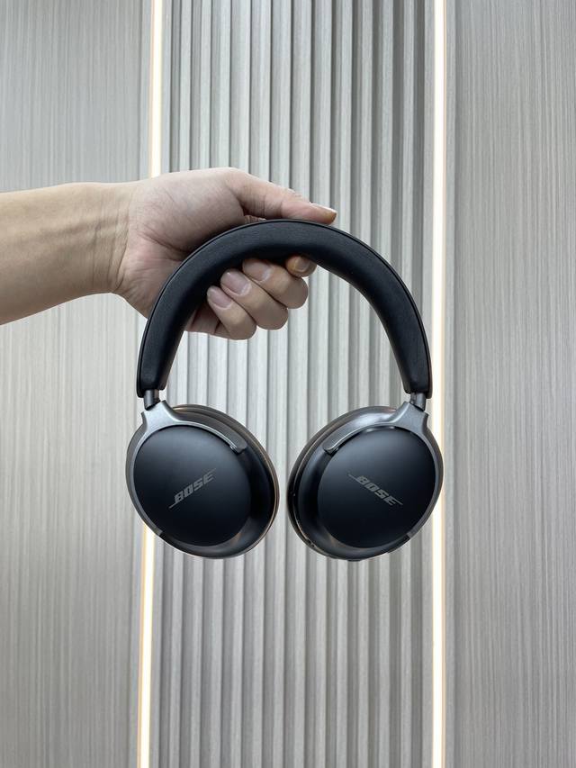 万年经典，音质无敌，官方最新款，Bose Qc Ultra博士家最新款的无线蓝牙 空间音频...头戴式无线蓝牙耳机...用料超级软，绝对是你戴的最舒适的一款头戴
