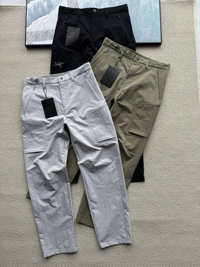 Arc'teryx 始祖鸟25Ss夏季新款男士刺绣户外休闲长裤！ 夏季新款拉链口袋，轻量化速干，专业户外级！！立体剪裁 ，面料核心科技，鸟家重工田岛刺绣Logo