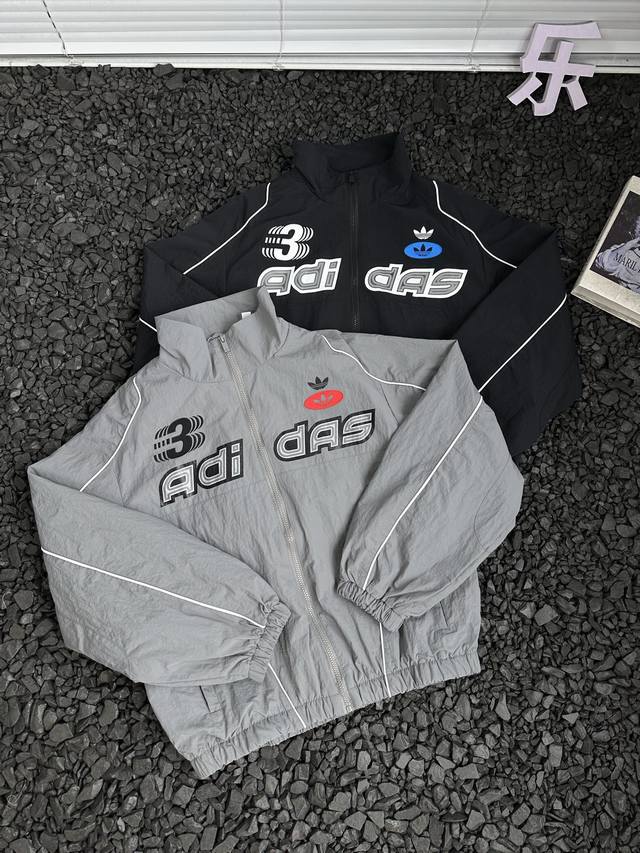 Adidas Originals阿迪达斯男女同款情人节系列 户外运动休闲复古美式立领运动宽松长袖夹克 - 今年情人节，用情侣穿搭高调秀恩爱！这件Adidas O