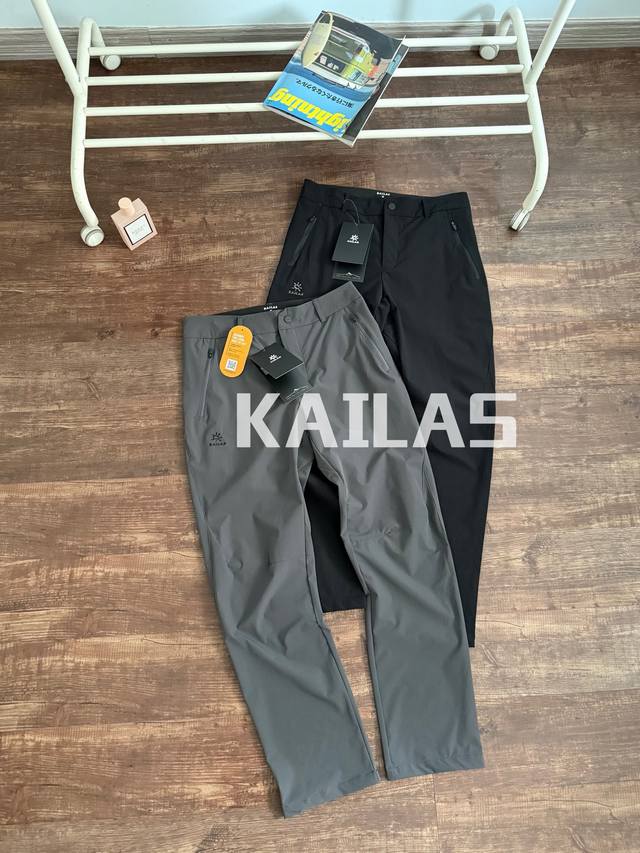 颜色：墨黑，钛铁灰 尺码：M到Xxl Kailas凯乐石雨崩软壳裤弹力透气防泼水舒乐户外运动徒步男款 线上1200+ 春款！轻量化设计软壳裤！面料比速干裤要软弹