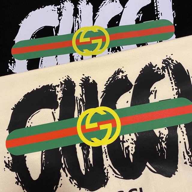 古驰Gucci 春夏新款字母Logo印花休闲运动百搭经典款情侣短袖 穿上就是舒适自在 减龄又显瘦的存在，慵懒而随性，结合干净简单的色系就特别耐看，适合日常穿着～