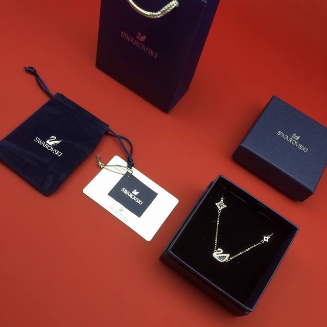 Swarovski施华洛世奇手链顶级最高版本』 重磅来袭通过关系搞到一批海关扣押的Swarovski手链 全球最火的款式之一 可以承载岁月的经典之作 永不过时