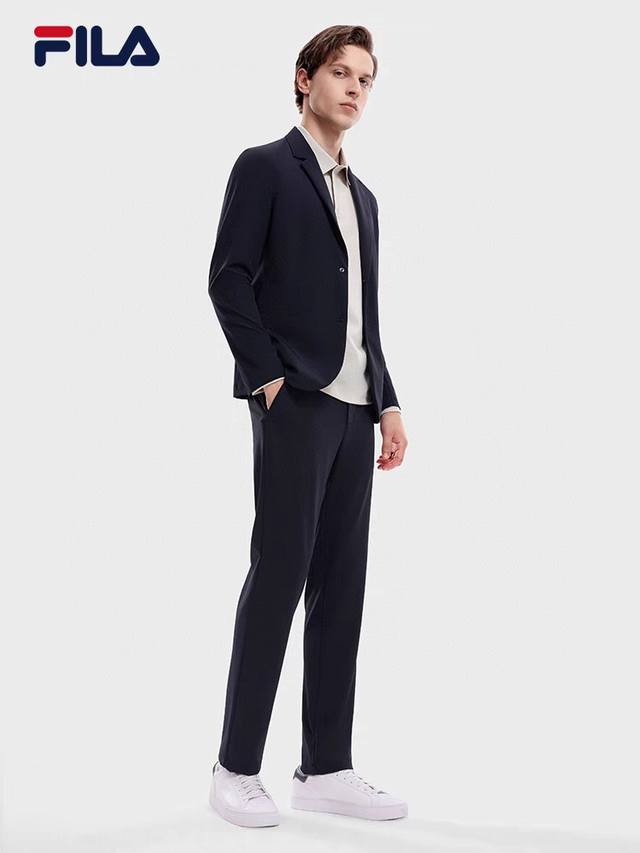 斐乐 Fila25S春季新款男士商务休闲针织西装外套，香港洋行渠道货 春季新品，高级秀场系列，官宣画册海报穿搭款！ 西装属于搭配季塑造性极高的奢物，一件上乘的西