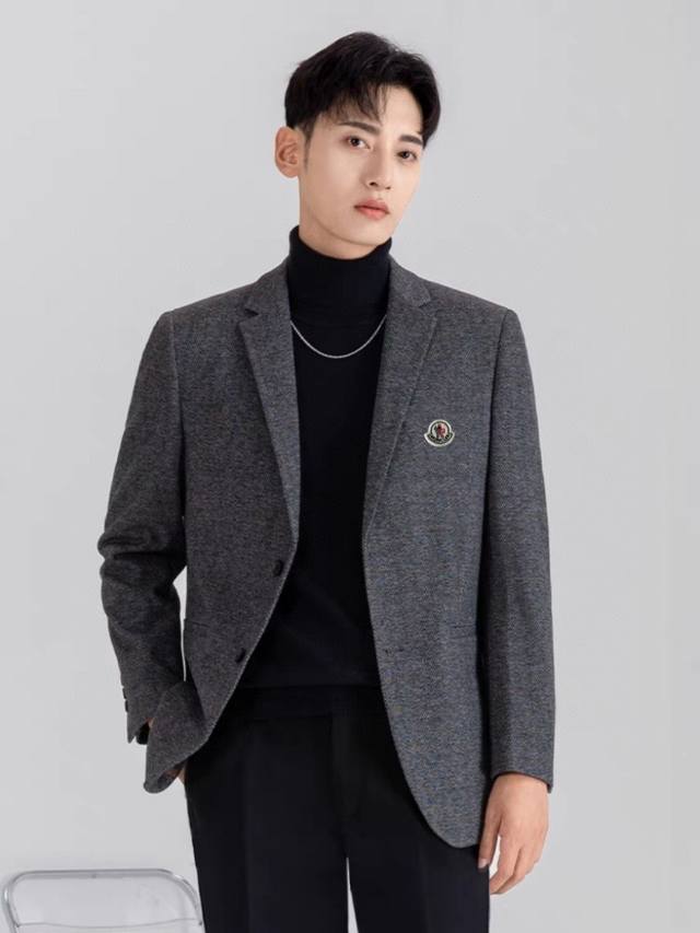 Moncler 蒙口25S春季新款男士商务休闲针织西装外套，香港洋行渠道货 当季新品，高级秀场系列，官宣画册海报穿搭款！ 西装属于搭配季塑造性极高的奢物，一件上