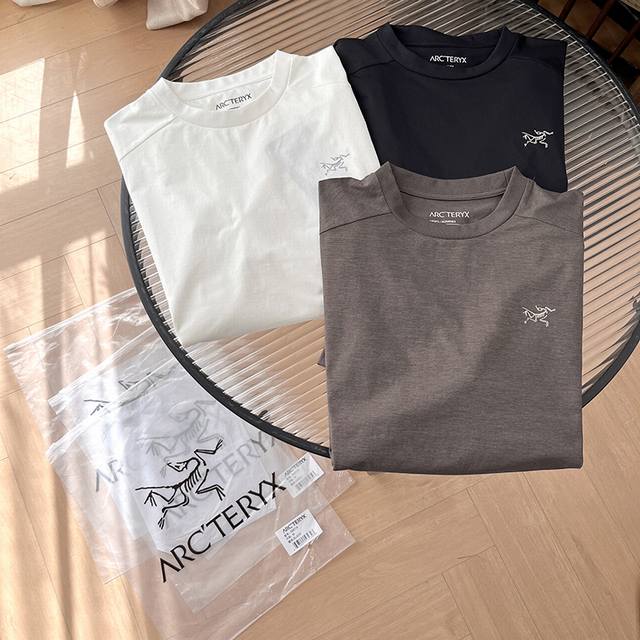 Arc'teryx 始祖鸟三色顶级科技感贴服棉感面料基础百搭功能性T恤短袖 自然亲肤轻盈速干透气高弹！ 这种基础款的T恤，一年四季都是不可或缺的！ 今天这款，采