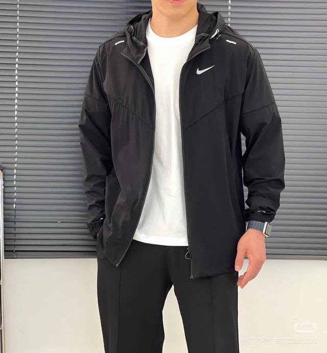 新款上新 高版本 Nike耐克新款经典3M反光拼接连帽皮肤衣，男女情侣款。外贸公司订单出货！定制Dri-Fit高分子纳米细纤维面料，上身透气冰凉，细腻光滑，轻盈