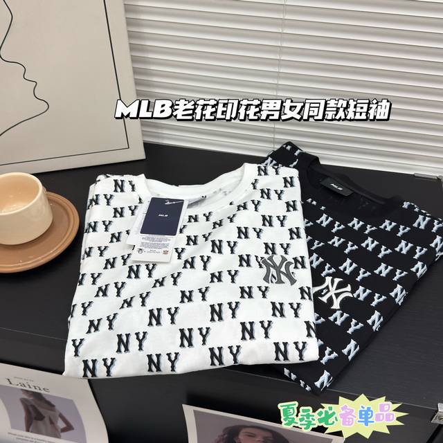 新款上新 2025最新经典老花潮流满印风 一眼吸晴！气质迷人*情侣款Mlb复古老花满印对标Ny印花圆领短袖T恤！高清晰植物印花印染！刺绣立体对标！经典鲜明！瞬间