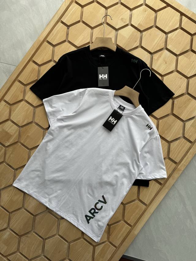 Helly Hansen Hh 夏新款情侣防晒凉感吸湿速干Logo圆领短袖T恤 线上700+ 定织Upf80户外防晒面料，手感带棉感！吸湿排汗！速干透气！自带凉