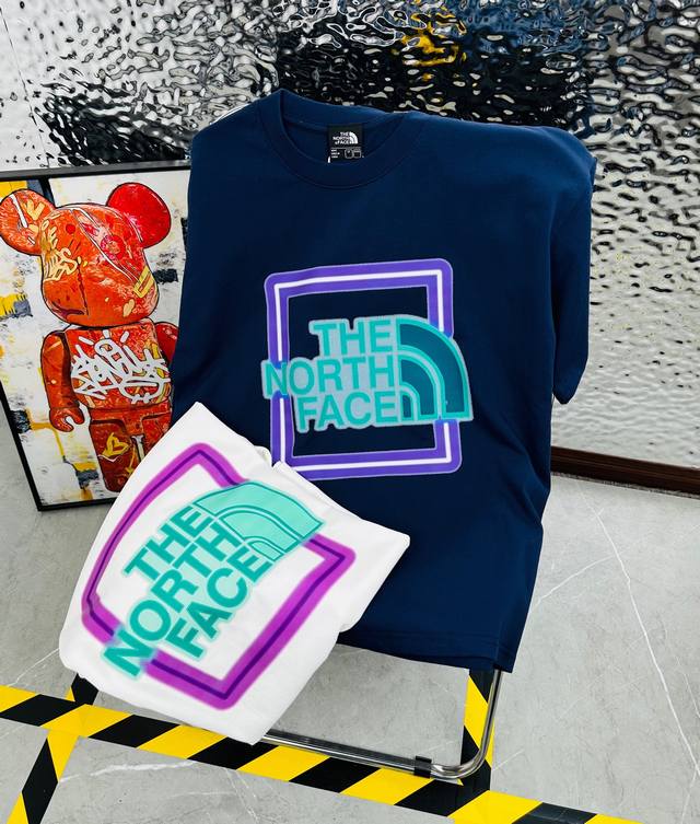 高版本带芯片 The North Face 北面25夏季新款印花休闲宽松情侣款 短袖T恤D976 细节:版本一比一复刻，吊牌 领标 水洗。带Nfc芯片识别 面料