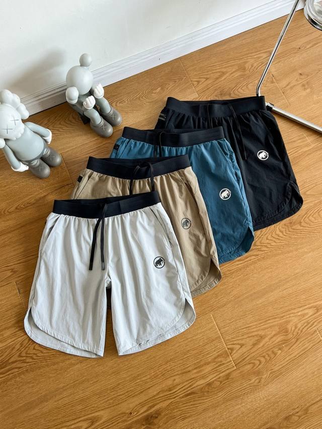拿货 Mammut 猛犸象2025夏季新品 Aenergy户外运动速干裤防泼水软壳压胶短裤男款 户外轻薄速干五分短裤！最重要得是此款面料手感具舒服！轻薄透气！弹