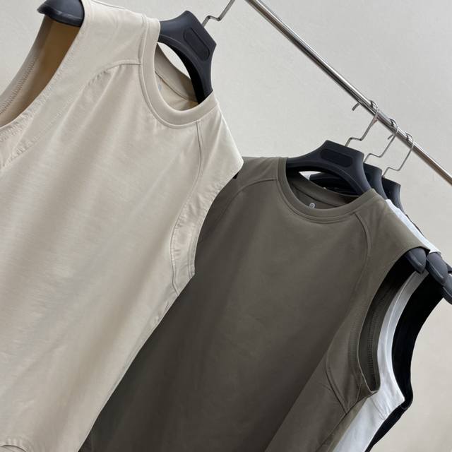 Lululemon 露露25夏季新品！男女户外运动休闲宽松打球跑步健身无袖背心T恤！掌柜力荐！线上线下同步！版型简约百搭不挑人！男女都能穿！日常通勤！户外运动跑
