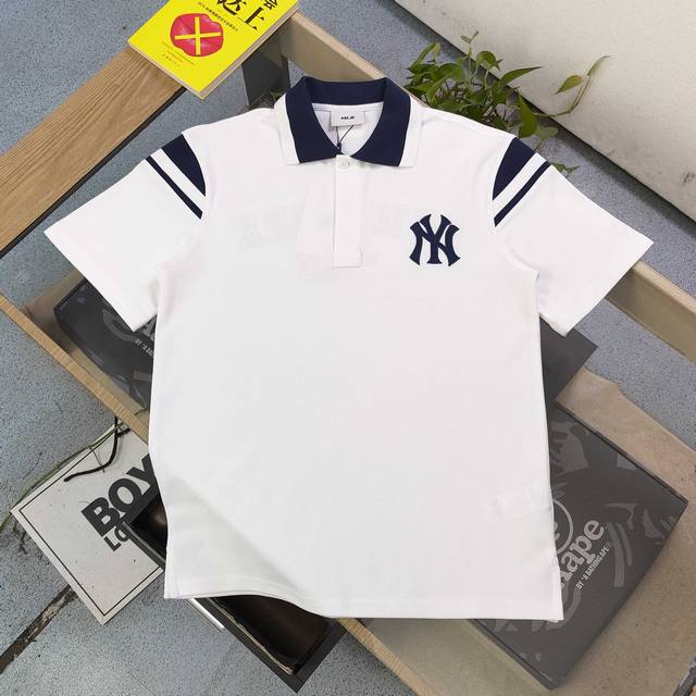 上新 款号：Yy959 高版本 2025新款Mlb洋基队Ny刺绣小标拼接蓝条纹大Logo图案绣花休闲情侣短袖Polo衫，选用了260克双纱爽滑棉面料制作而成。精