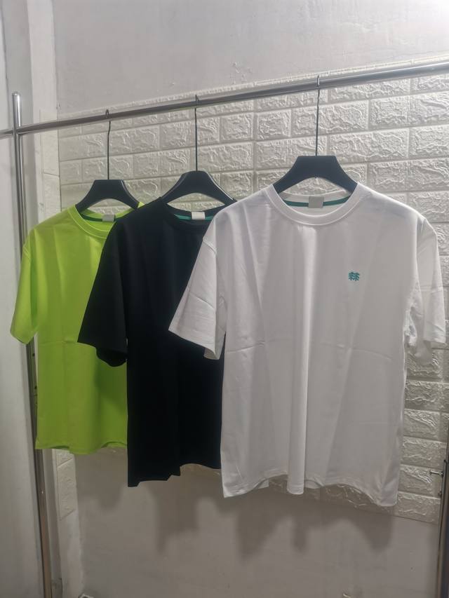 Kolonsport插画师常青树情侣款T恤，Evergreen“青春永驻” 面料：采用凉感索罗娜 工艺：跟缸螺纹固定，后背印花采用防升华一比一专版立体开模，增强