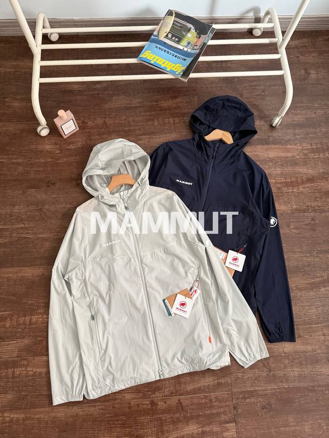 颜色：藏青 浅灰 尺码：M到Xxl 猛犸象Mammut最新款超轻量化Glider Light小冰象Upf80+超薄防晒衣 线上1000+ 公司订单！就一批无补！